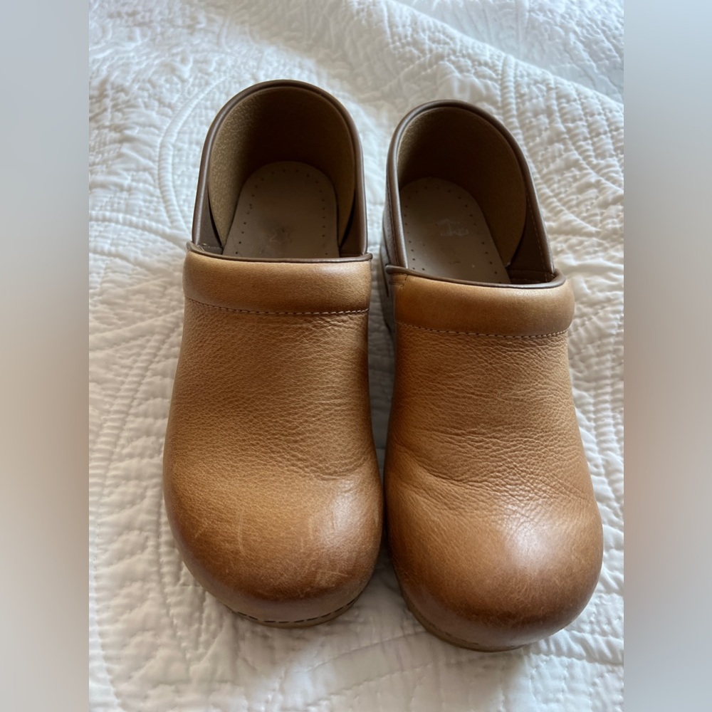 Dansko professional clogs size 40 honey brown